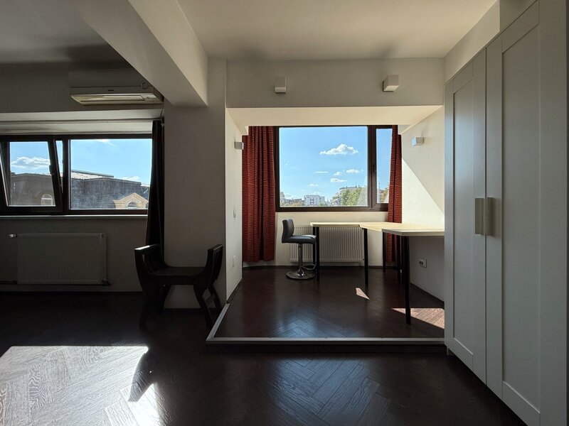 Jean Louis Calderon, Gradina Icoanei, Magheru, cat-friendly