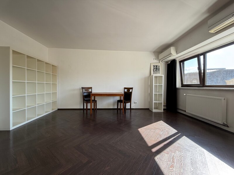 Jean Louis Calderon, Gradina Icoanei, Magheru, cat-friendly